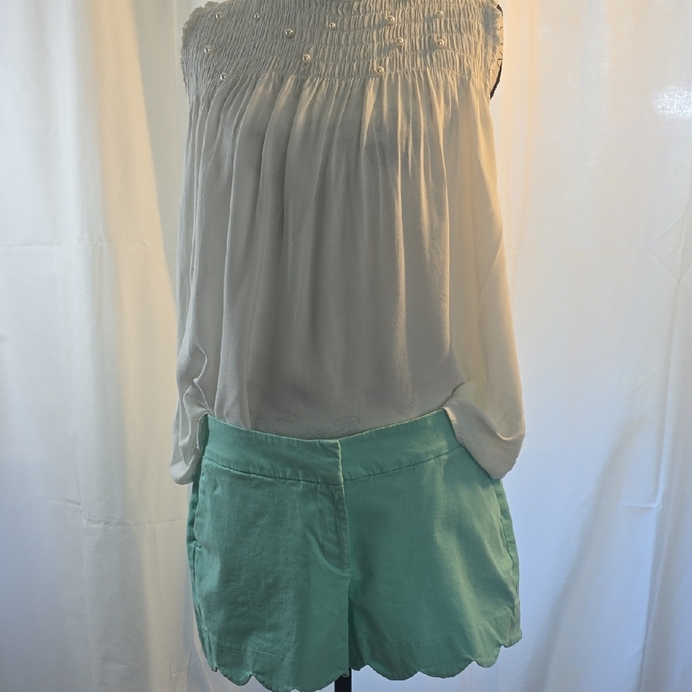 Crown & Ivy Light Green Scalloped Hem Shorts‎ - Picture 4 of 5